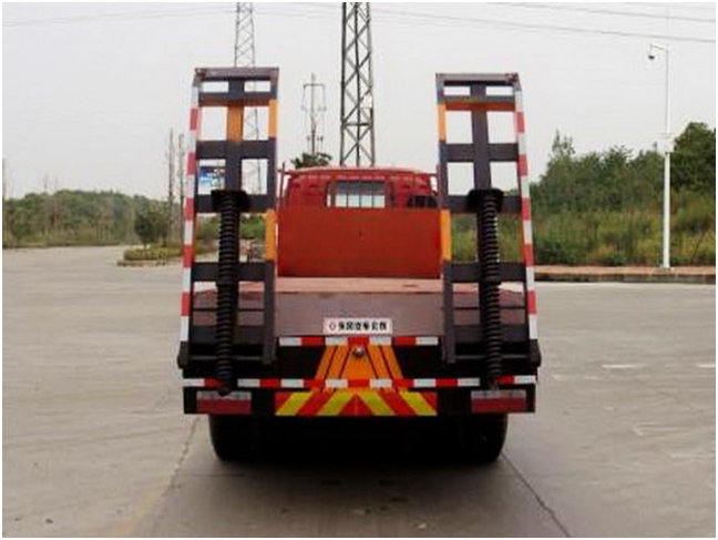 2014新款低平板運(yùn)輸車 2014新款低平板運(yùn)輸車