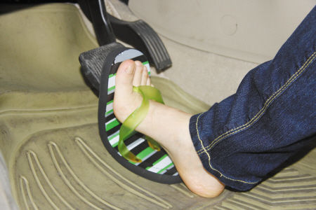 穿拖鞋開(kāi)車 穿拖鞋開(kāi)車