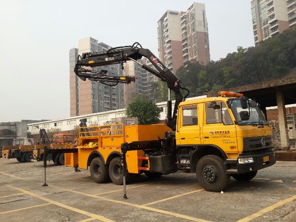 東風雙排帶電作業(yè)車400-926-2926 東風雙排帶電作業(yè)車400-926-2926