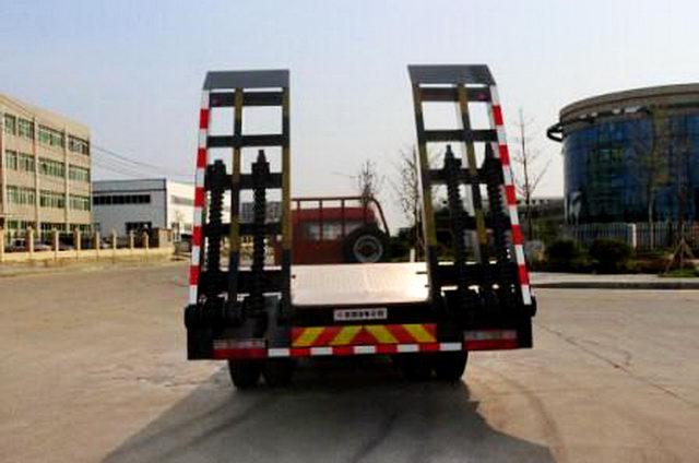 東風(fēng)153前四后八低平板運(yùn)輸車 東風(fēng)153前四后八低平板運(yùn)輸車