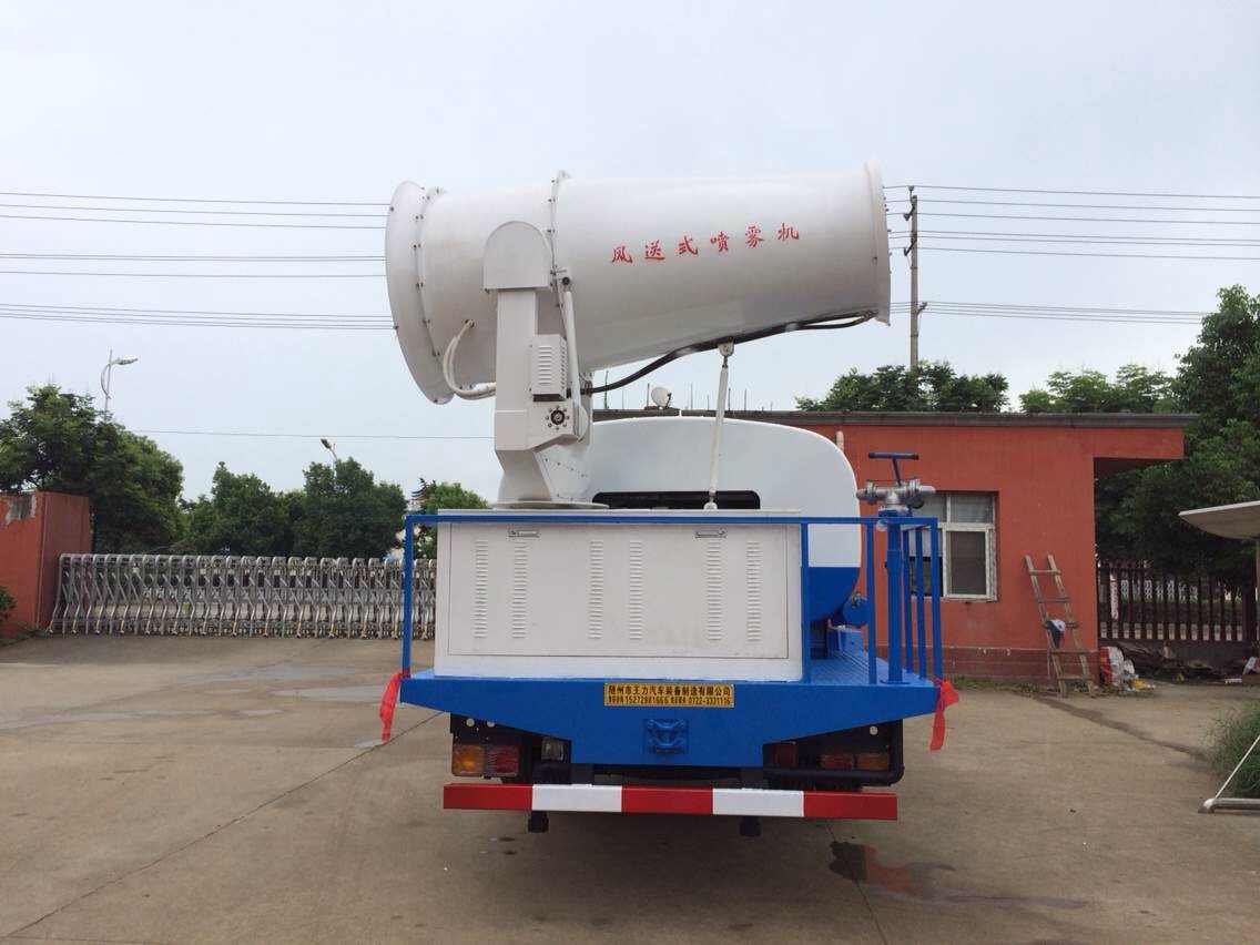 東風(fēng)霧炮車(chē)機(jī)組 東風(fēng)霧炮車(chē)機(jī)組