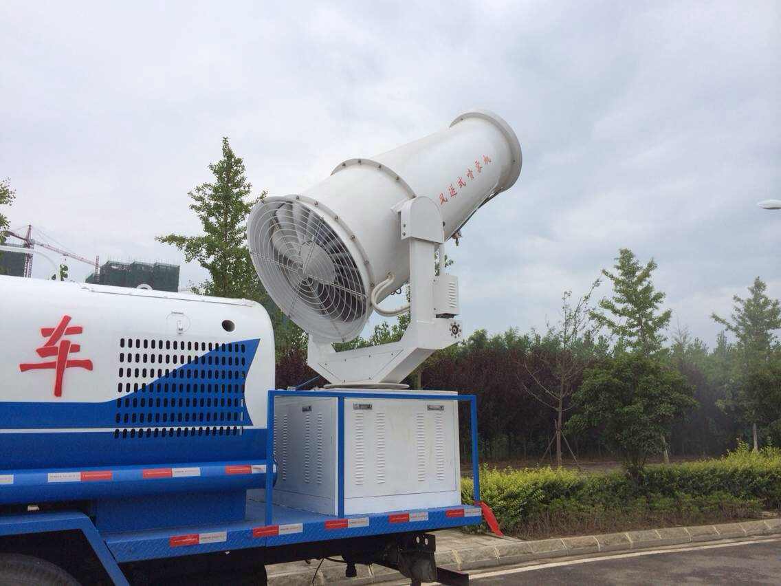 多功能抑塵車(chē)準(zhǔn)備噴霧 多功能抑塵車(chē)準(zhǔn)備噴霧