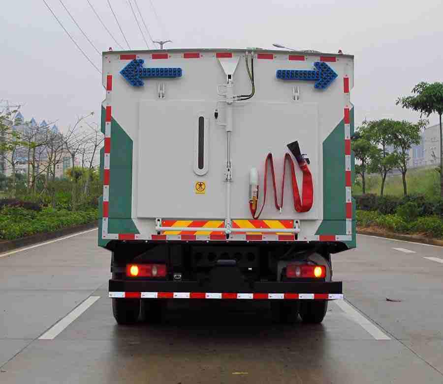 東風(fēng)天錦多功能洗掃車 東風(fēng)天錦多功能洗掃車