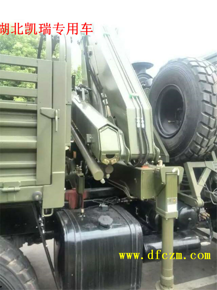 陜汽六驅(qū)越野車裝配吊機(jī) 陜汽六驅(qū)越野車裝配吊機(jī)