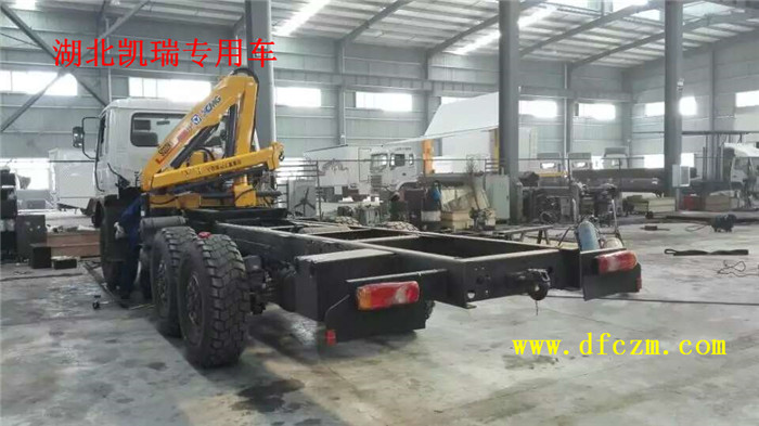 東風(fēng)軍用越野隨車吊底盤 東風(fēng)軍用越野隨車吊底盤