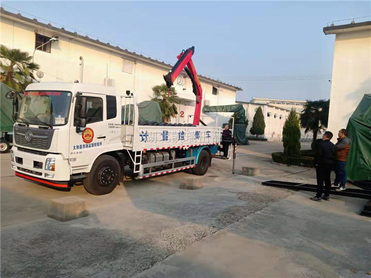 太和縣市場監(jiān)督檢驗所領(lǐng)導(dǎo)實際操作驗收車輛 太和縣市場監(jiān)督檢驗所領(lǐng)導(dǎo)實際操作驗收車輛