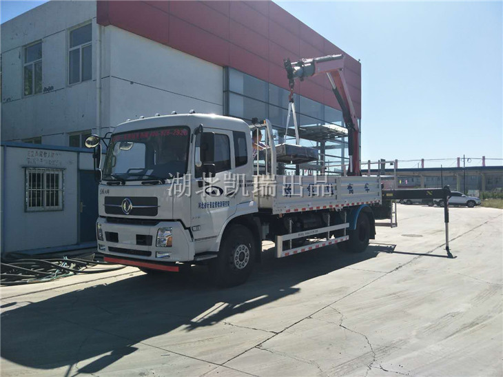 河北省計量監(jiān)督檢測研究院工作人員試驗吊機 河北省計量監(jiān)督檢測研究院工作人員試驗吊機