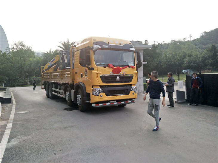 自貢計(jì)量所領(lǐng)導(dǎo)驗(yàn)收車輛 自貢計(jì)量所領(lǐng)導(dǎo)驗(yàn)收車輛