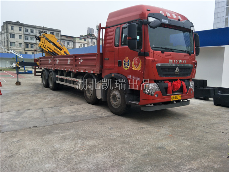 廣西橫縣計量所檢衡車停放院內(nèi)右前 廣西橫縣計量所檢衡車停放院內(nèi)右前