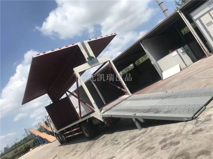 廂式計量檢衡車飛翼及尾板展開狀態(tài) 廂式計量檢衡車飛翼及尾板展開狀態(tài)