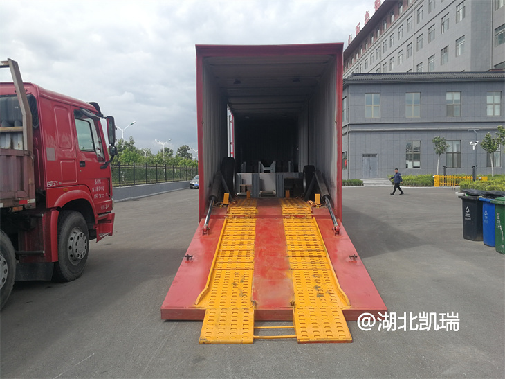 計(jì)量檢衡半掛車叉車液壓爬梯 計(jì)量檢衡半掛車叉車液壓爬梯